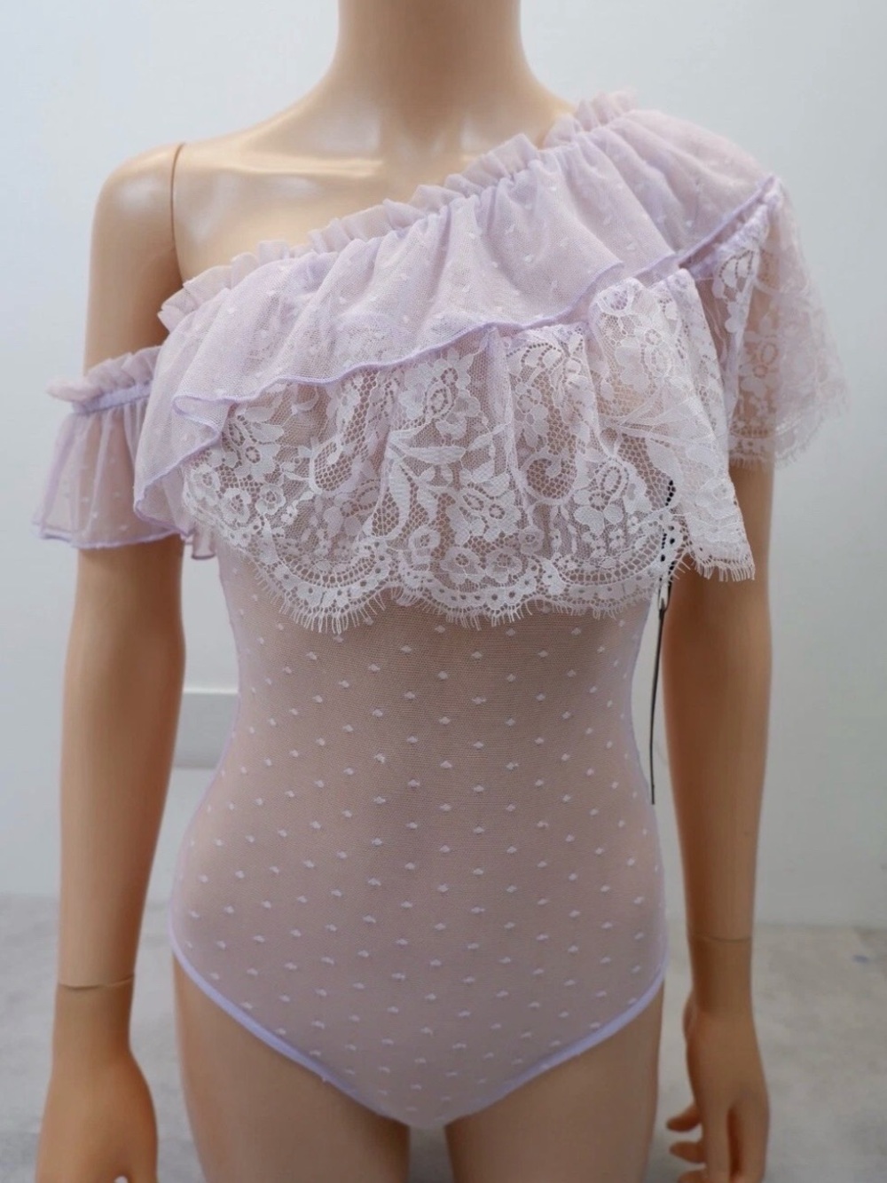 House of Harlow 1960 Sz S Desi Off Shoulder Pastel Purple Lace Bodysuit NWT